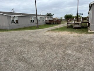 More Photos Of 1080 85 hwy, Dilley Multifamily For Lease