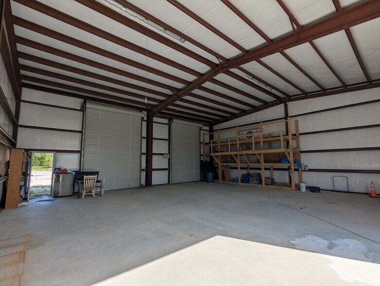 More Photos Of 16595 IH-10, Vidor Truck Terminal For Sale