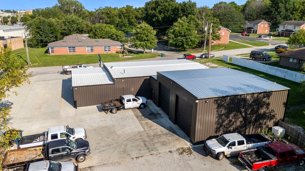 More Photos Of 404 N East St, Paola Auto Repair For Sale