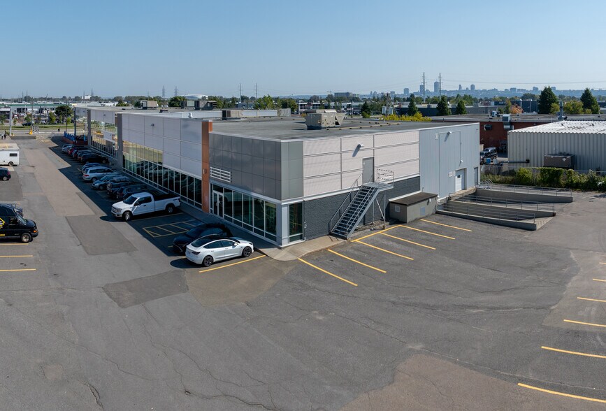 More Photos Of 955 Boul Pierre-Bertrand, Québec Warehouse For Lease
