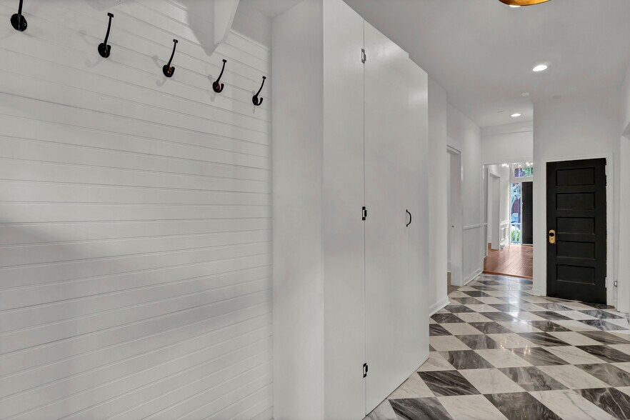 More Photos Of 12 N 5th Ave, Wilmington Office Residential For Sale