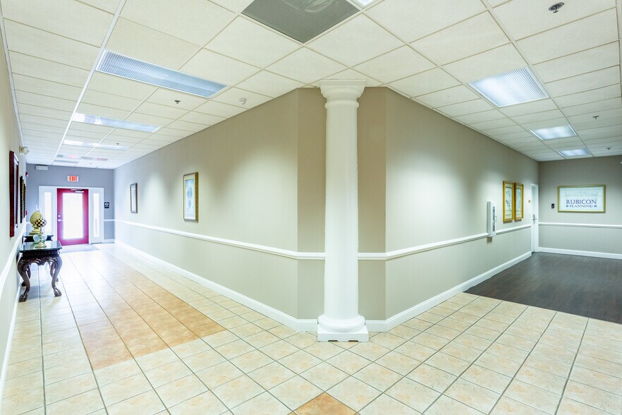 More Photos Of Pheasant Ridge Road, Roanoke Office For Lease