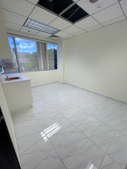 More Photos Of 50 N La Cienega Blvd, Beverly Hills Coworking Space