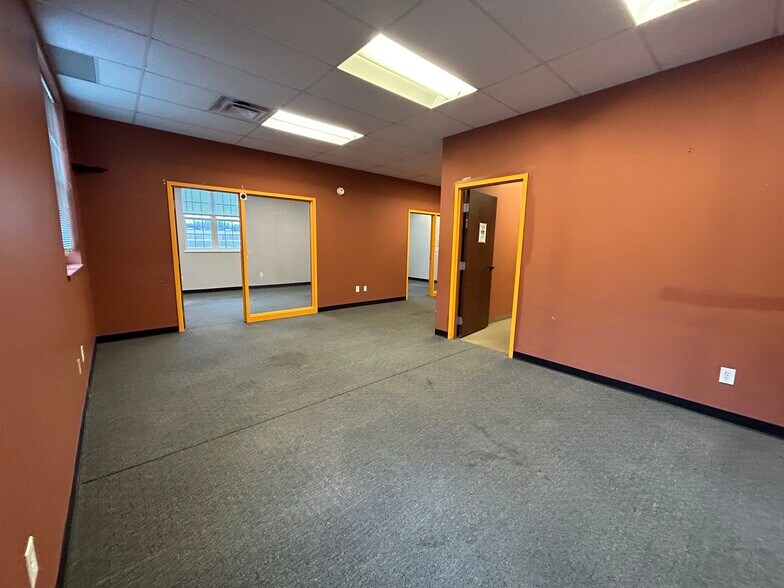More Photos Of 7344 Pearl Rd, Middleburg Heights Office For Lease