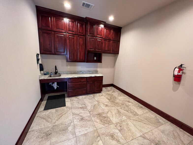 More Photos Of 2131 E Kirkwood Blvd, Southlake Office For Lease