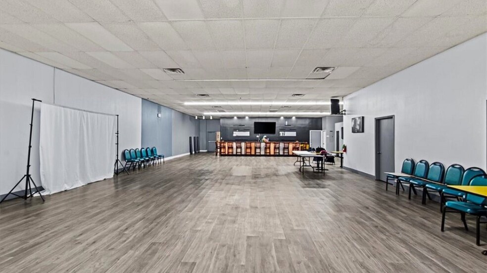 More Photos Of 420 E Ave C, Killeen Freestanding For Sale