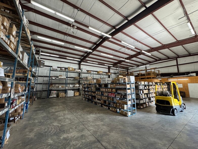 More Photos Of 117 Enterprise Dr, Warsaw Warehouse For Lease