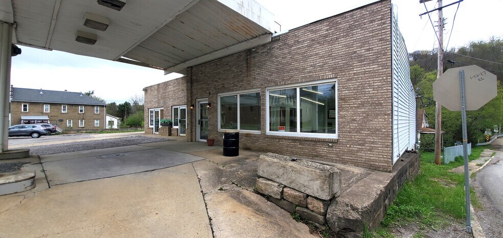 More Photos Of 163 Main St, Bruin Freestanding For Sale