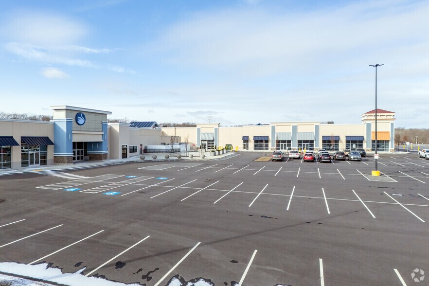More Photos Of 262 Swansea Mall Dr, Swansea Storefront Retail Office For Sale