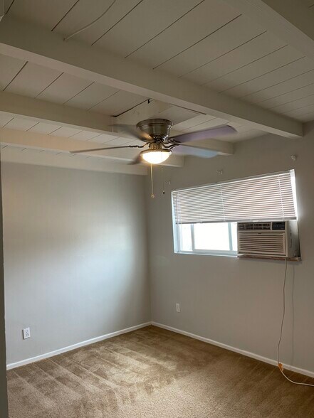 More Photos Of 1935 W Linden St, Riverside Apartments For Sale
