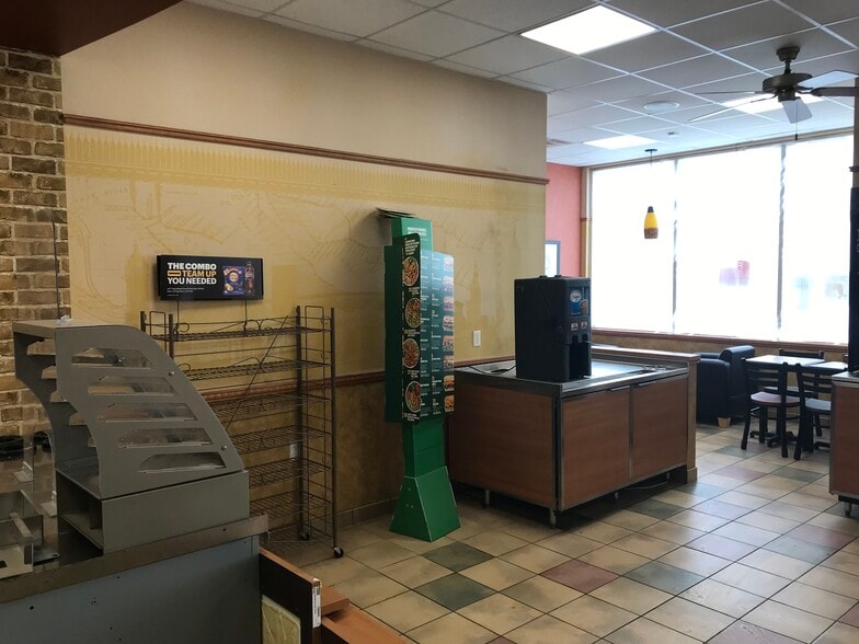 More Photos Of 4619 Federated Rd, Swan Hills Restaurant For Lease