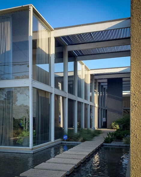 More Photos Of 320 E Bixby Rd, Long Beach Office Residential For Lease