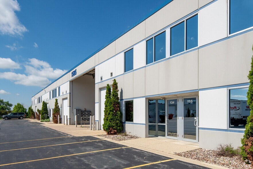 More Photos Of 1585 Beverly Ct, Aurora Warehouse For Lease