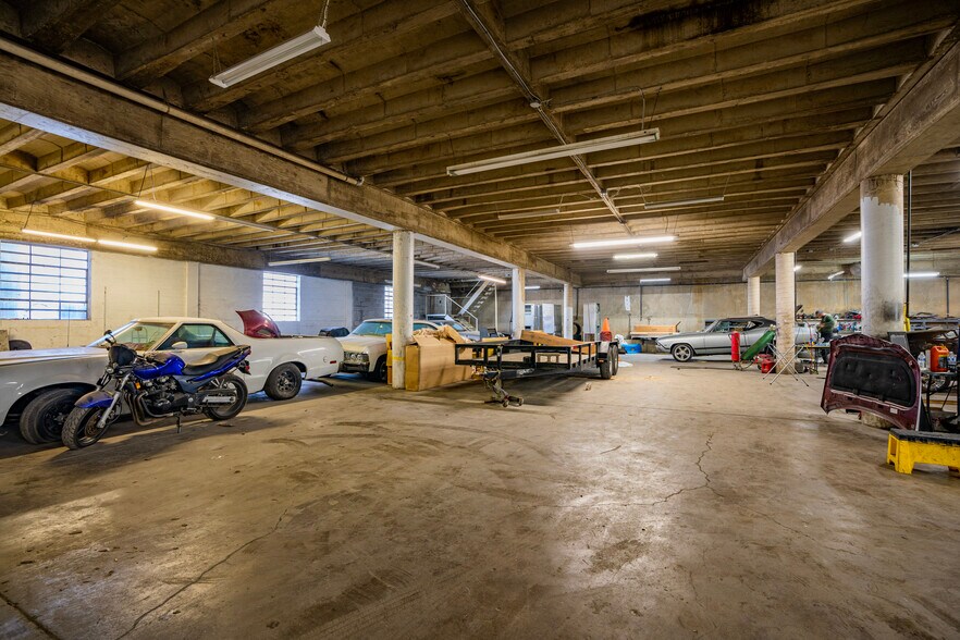 More Photos Of 1204 Powhattan St, Dallas Industrial For Sale