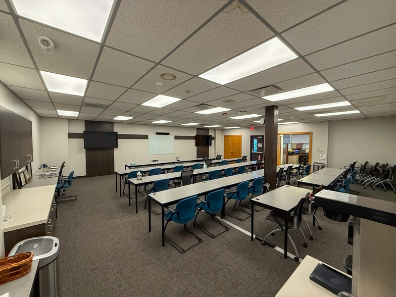 More Photos Of 323 W Galena Blvd, Aurora Office For Sale