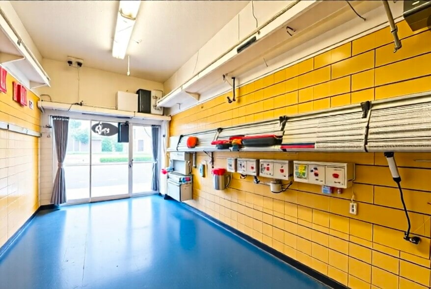 More Photos Of 12203 Hawthorne Blvd, Hawthorne Storefront For Sale