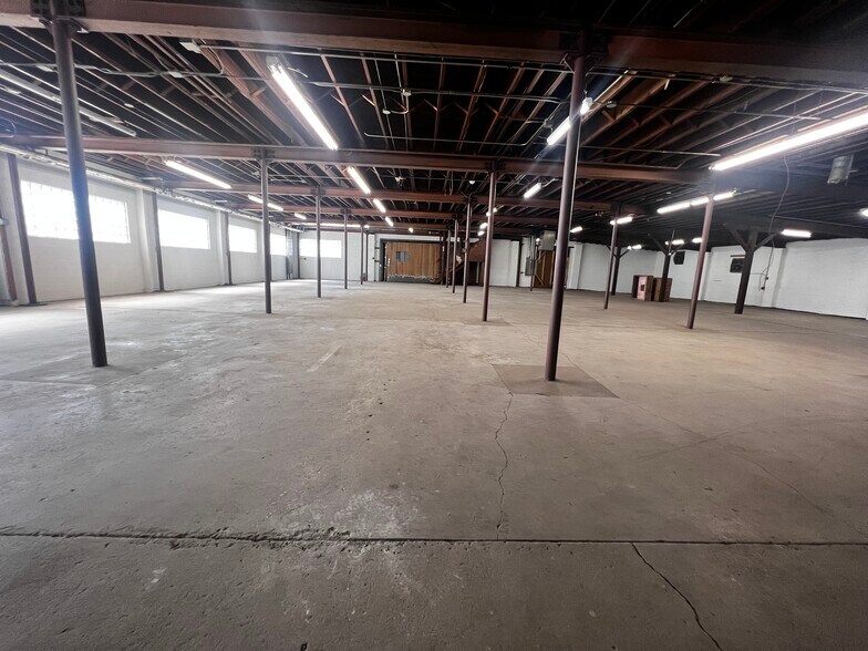 More Photos Of 603 E Washington St, Joliet Warehouse For Lease
