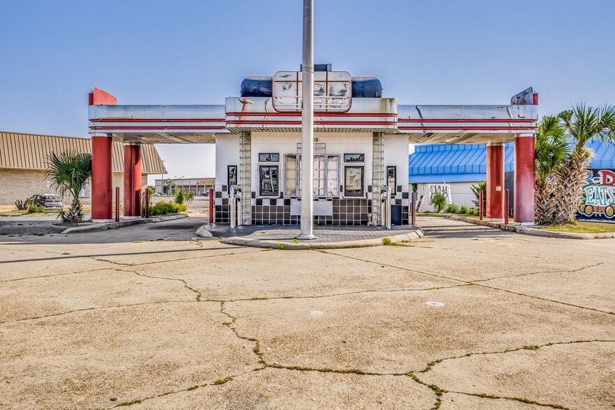 More Photos Of 3200 N Pace Blvd, Pensacola General Retail For Sale