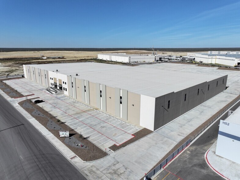 Primary Photo Of 1192 Reuthinger Pky, Laredo Distribution For Lease