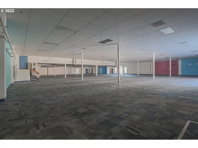 More Photos Of 181 Anderson Ave, Coos Bay Department Store For Sale