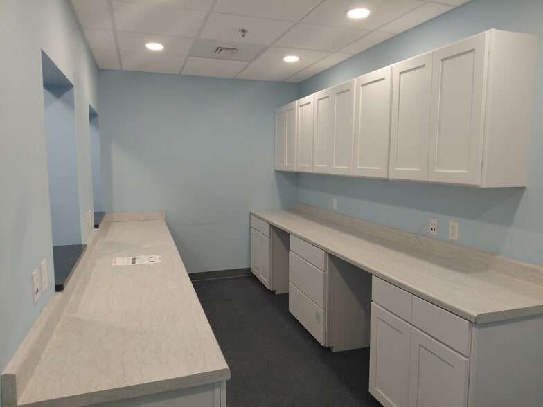 More Photos Of 32 Stiles Rd, Salem Office For Sale