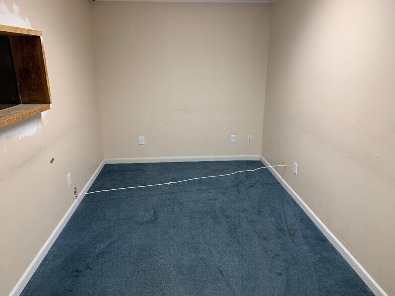 More Photos Of 4050 Westgate Ave, West Palm Beach Showroom For Lease