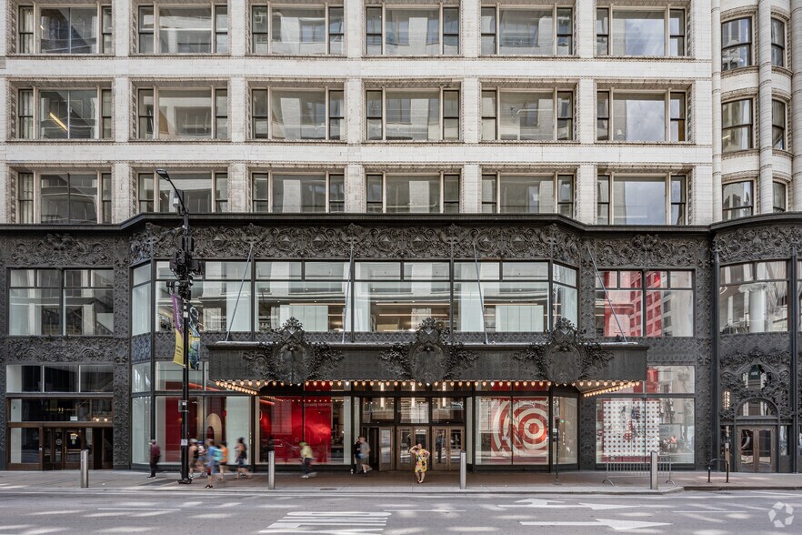 More Photos Of 1-35 S State St, Chicago Office For Lease