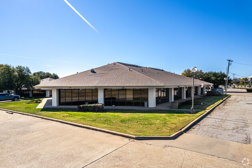 More Photos Of 3900 W 15th St, Plano Medical For Lease