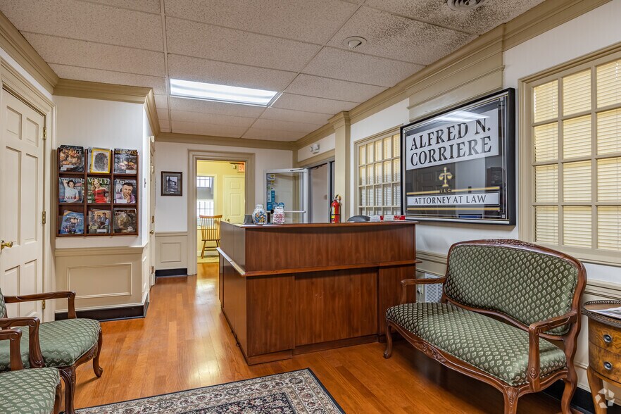 More Photos Of 128 S Washington St, Albany Freestanding For Lease