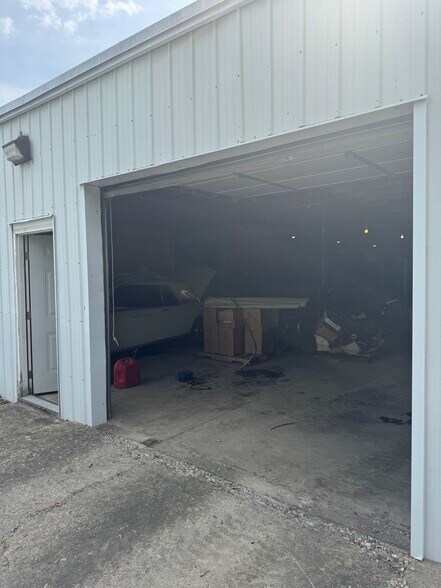 More Photos Of 111 Aiken St, Hope Light Distribution For Sale