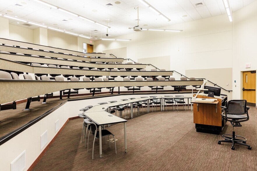 More Photos Of 111 Commerce Ave SW, Grand Rapids Schools For Sale