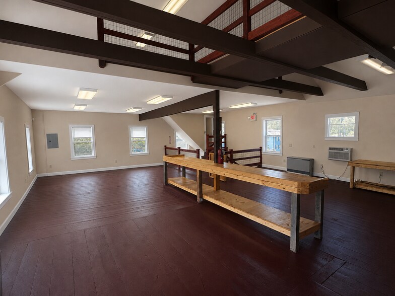 More Photos Of 16 Concord Hill Rd, Pittsfield Office For Sale