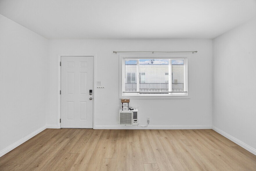 More Photos Of 1826-1828 12th St, Manhattan Beach Apartments For Sale
