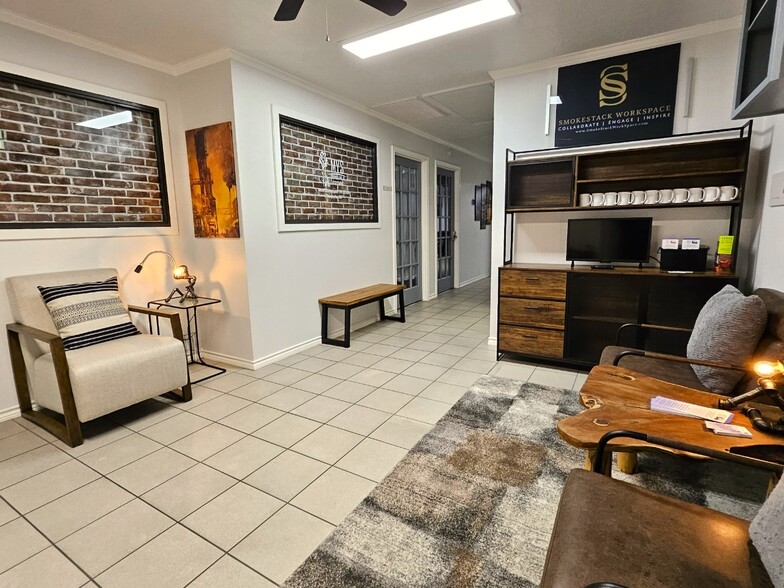 More Photos Of 2409 Maxwell Ln, Deer Park Office For Lease