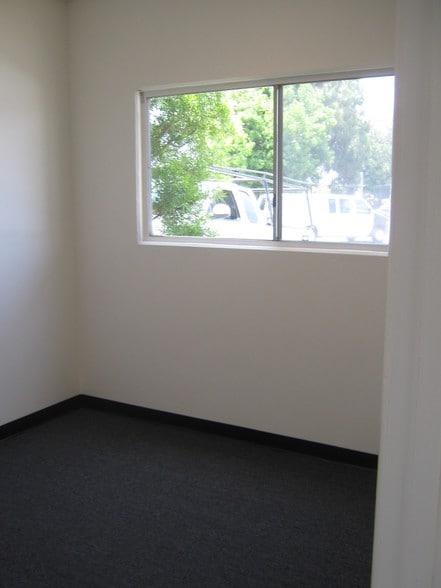 More Photos Of 2021-2041 S Lyon St, Santa Ana Light Manufacturing For Lease