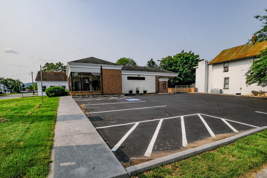 More Photos Of 123 E 6th St, Front Royal Office For Lease