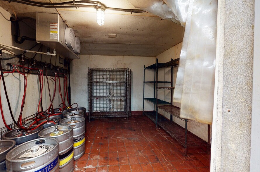 More Photos Of 313 N Charles St, Baltimore Storefront Retail Residential For Sale