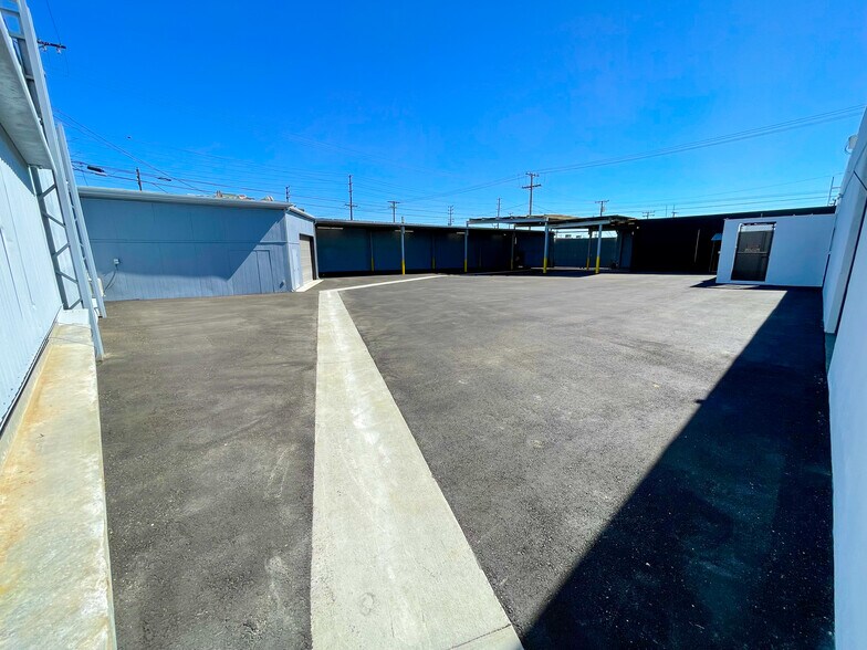 More Photos Of 1001 Chestnut St, Burbank Warehouse For Lease