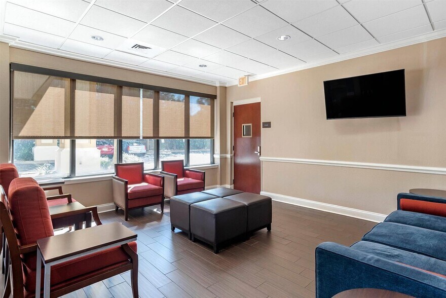 More Photos Of 137 Miracle Strip Pky SW, Fort Walton Beach Hotel For Sale