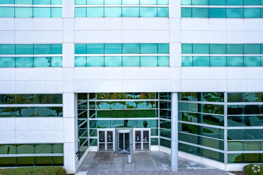 More Photos Of 1380 Rodick Rd, Markham Office For Sale