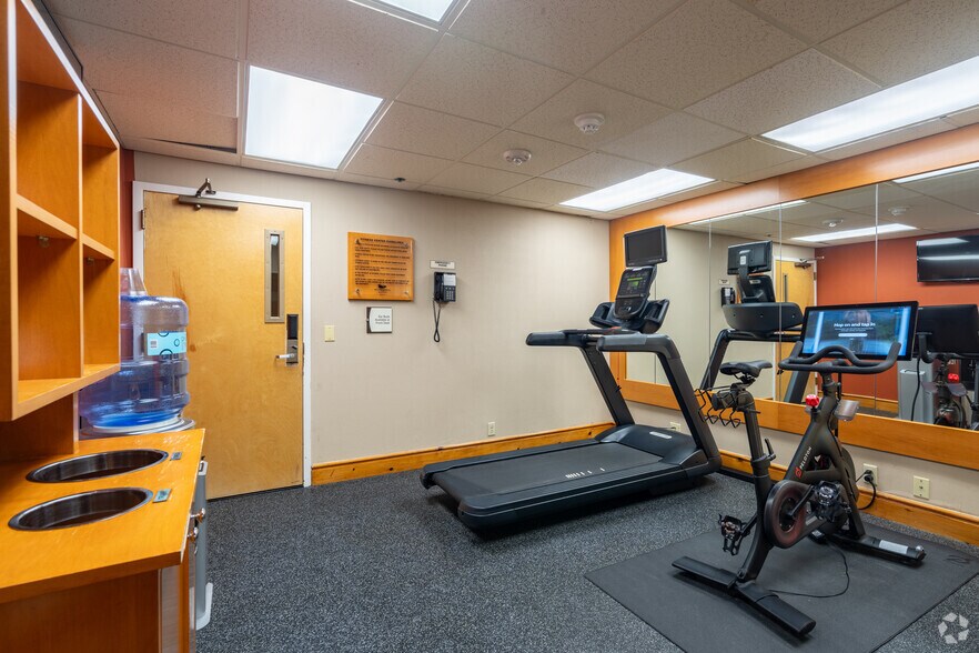 More Photos Of 401 Bay Area Blvd, Houston Hotel For Sale