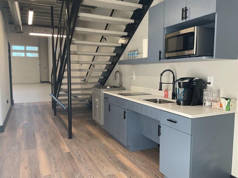 More Photos Of 1652 FM 407 E, Argyle Showroom For Lease