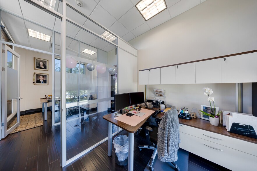 More Photos Of 17225 S Dixie Hwy, Palmetto Bay Storefront Retail Office For Lease