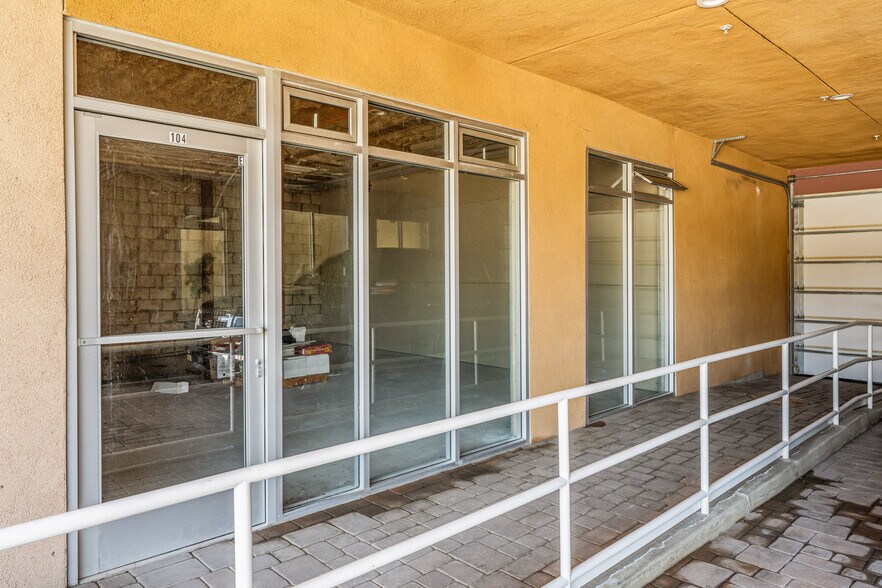 More Photos Of 165 W San Ysidro Blvd, San Ysidro General Retail For Lease