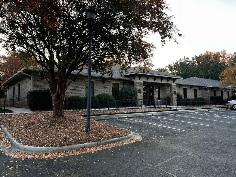More Photos Of 1258 Mann Dr, Matthews Medical For Sale