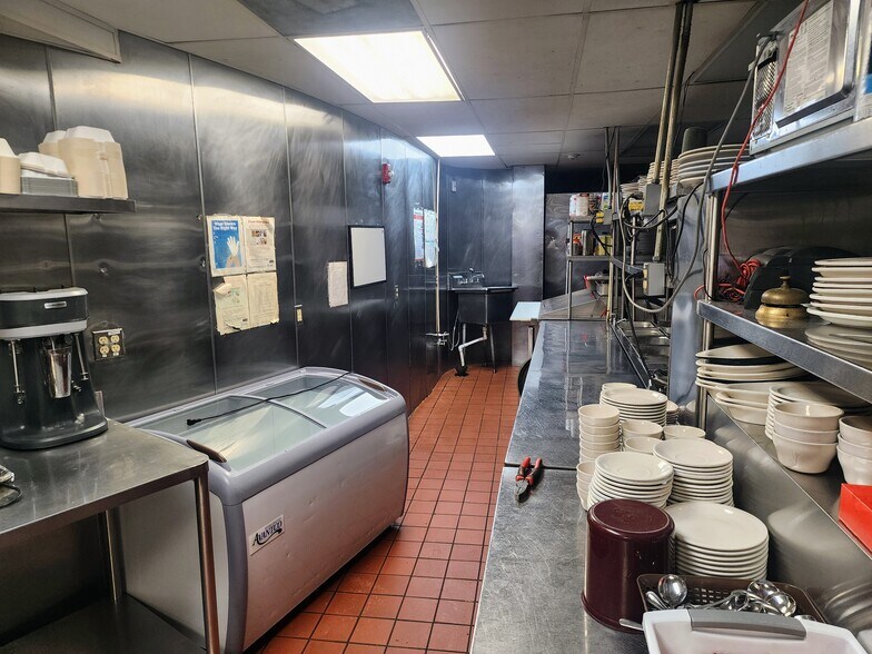 More Photos Of 8451 Ocean Gtwy, Easton Restaurant For Sale