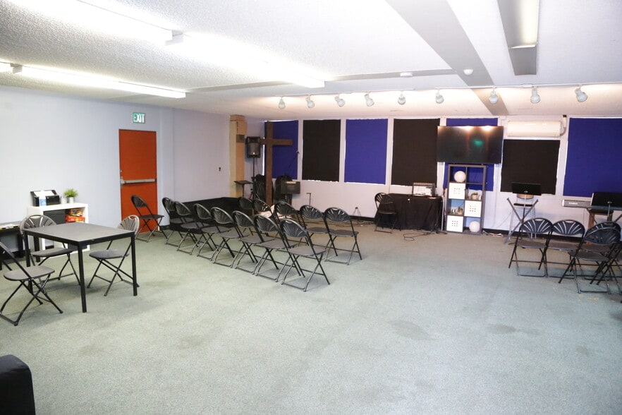 More Photos Of 701 W Broadway, Anaheim Religious Facility For Sale