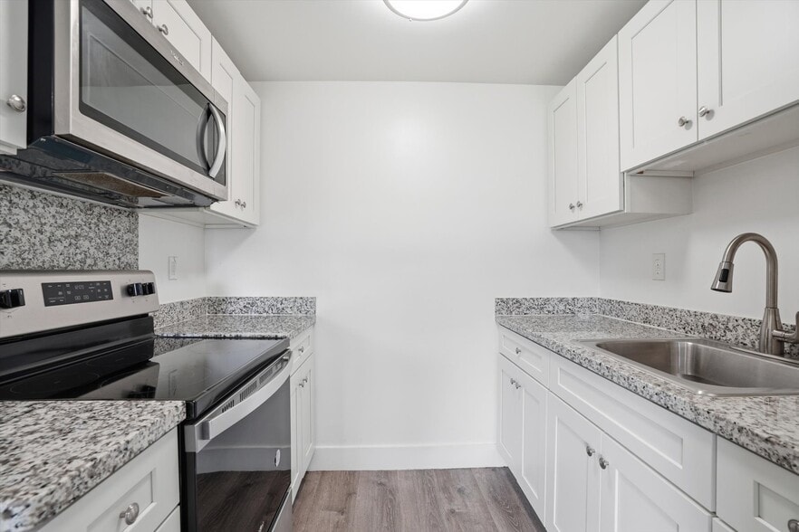 More Photos Of 2325-2331 Arthur St, Hollywood Apartments For Sale