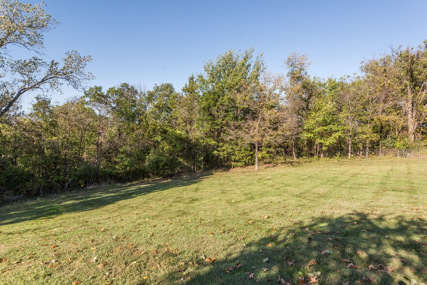 More Photos Of 1423 Randy Ln, Jefferson City Office For Sale