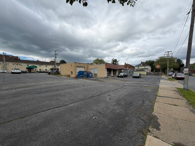 More Photos Of 2100 Ferry St, Easton Medical For Lease